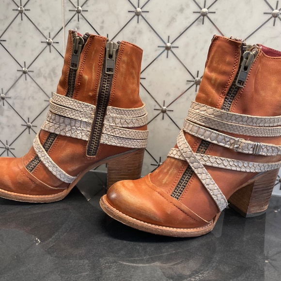 FREEBIRD Boots Light Brown with 3 Zippers + Tan Roping - Picture 4 of 11